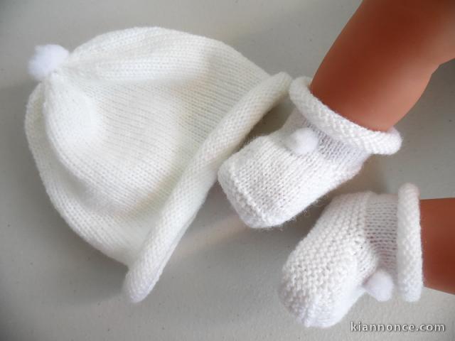 Tricot laine bébé fait main bonnet  à pompon