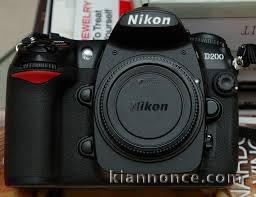 Nikon D200 nu, très propre, boîte + access.
