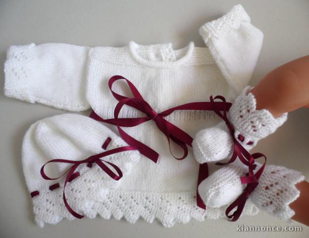 Tricot laine bébé fait main brassière bordeaux