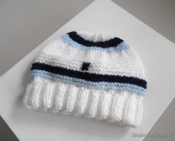 Vêtement Bonnet bébé tricot laine fait main