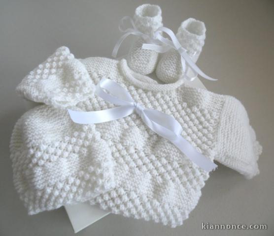 Ensemble ou trousseau blanc tricot laine bébé fait main
