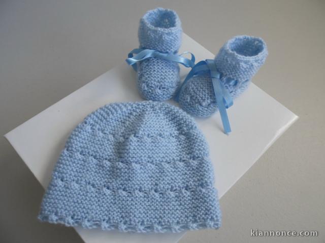Bonnet et Chaussons bleus tricot laine bébé fait main