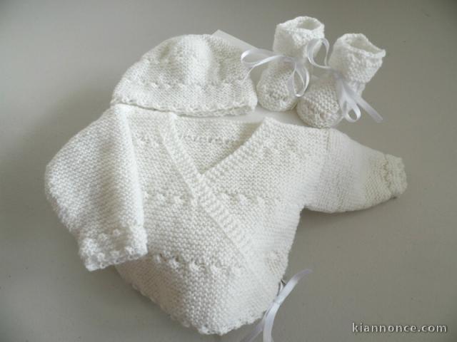 Tricot bébé ensemble laine blanc croisé