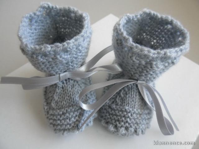 Chaussons gris tricot bébé motif crans