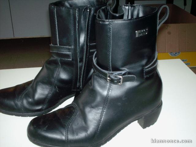 BOTTINES DE MOTO EN CUIR FEMME