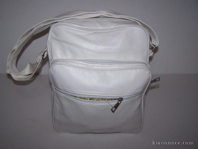 Sac blanche avec bandoulière