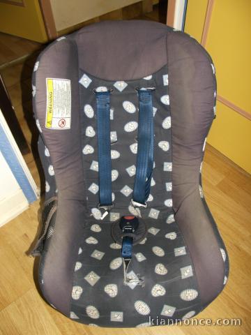 siège auto bébé (bleu à motifs)