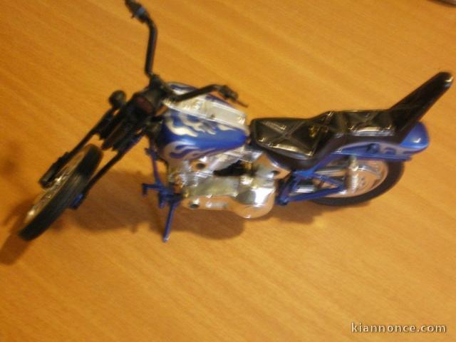 Moto Miniature Chopper Bleu - 19 Cm - Echelle 1/43