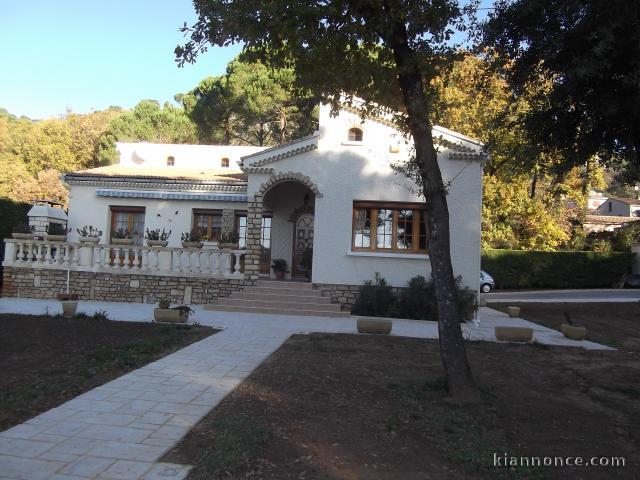 AUX PORTES DE LA PROVENCE - BELLE MAISON DE CARACTERE