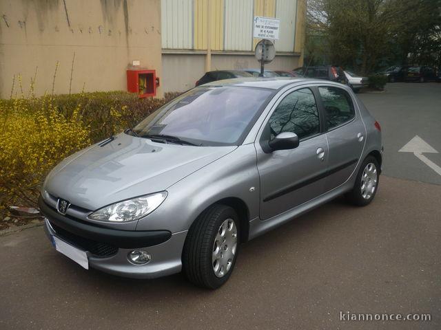 a vendre  PEUGEOT 206 km 64000 