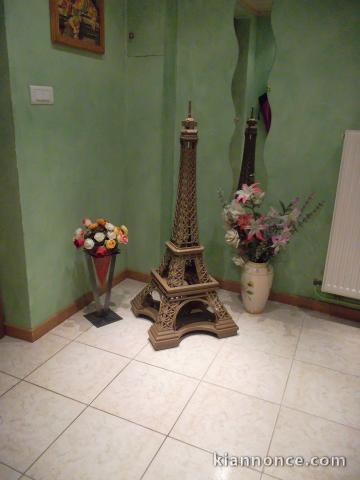 la tour Eiffel de 180 cm de haut