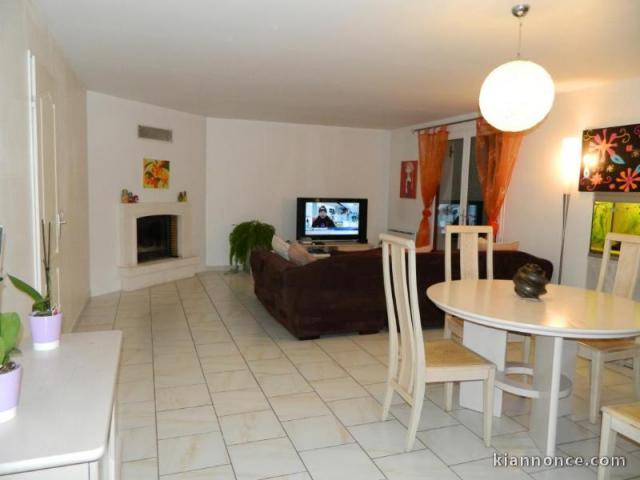 Location appartement 3 pièces 70 m² Marseille - 725 €