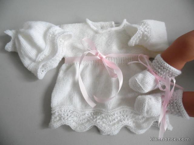 Tricot laine bébé fait main brassière Rose