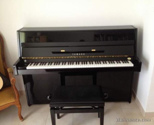 piano droit marque Yamaha