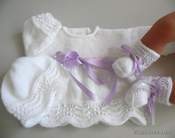 Tricot laine bébé fait main trousseau brassière 