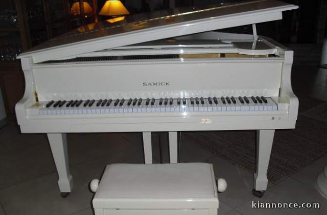 Piano samick en bon état et neuf