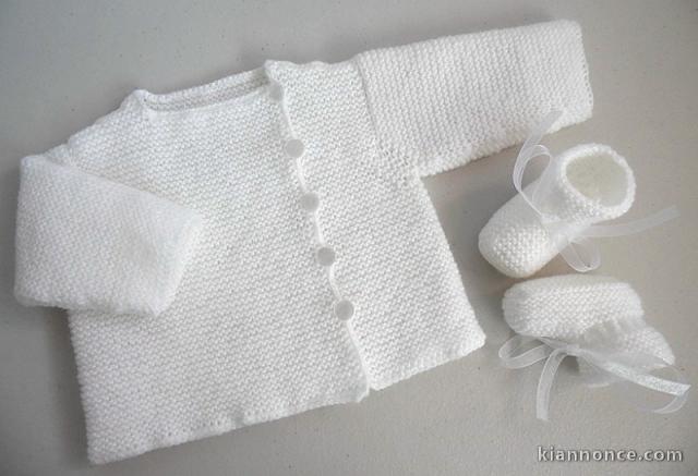 Tricot bébé laine fait main brassière mixte