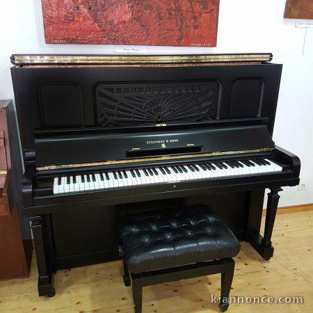 piano de Steinway modèle K132