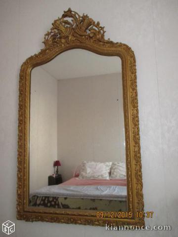 Miroir avec encadrement ornement