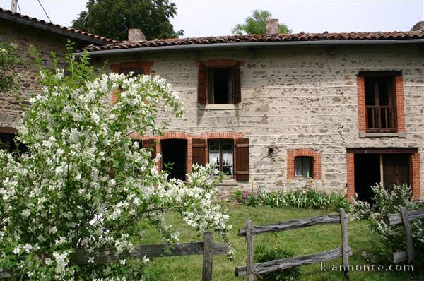 Corps de ferme sur 3 700 m² de terrain