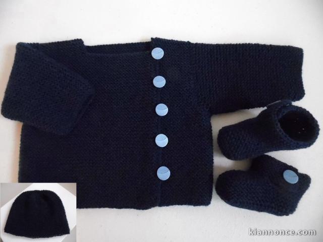 Ensemble ou trousseau marine tricot bébé laine fait main 