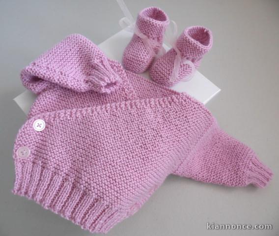 Ensemble ou trousseau fuschia tricot laine bébé fait main