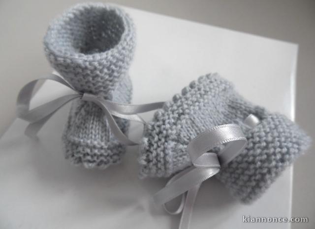 Chaussons GRIS à crans layette bébé tricot laine