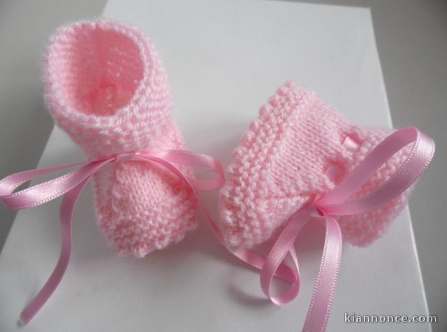 Chaussons ROSES à crans layette bébé tricot laine 