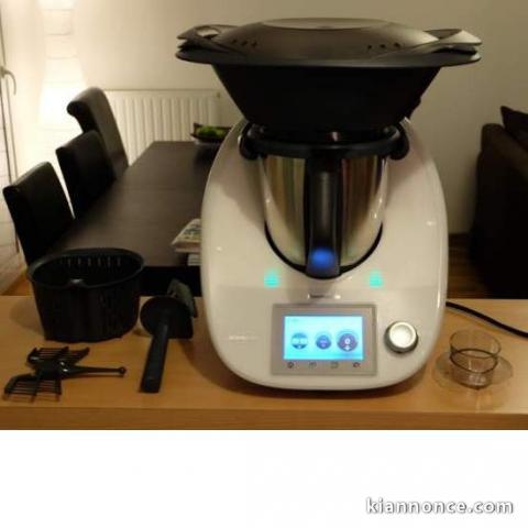 Robot thermomix tm5 en excellent état encore sous garanti