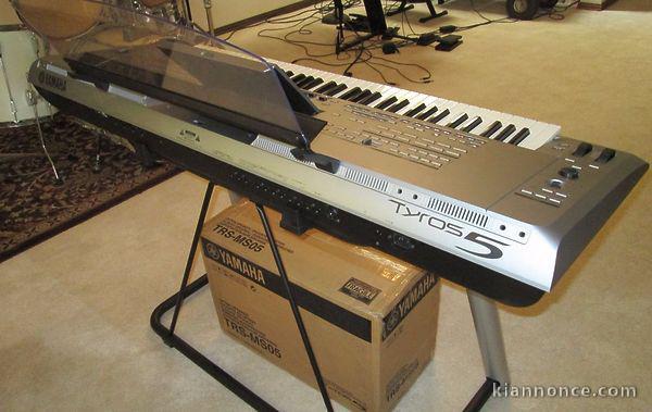 Yamaha Tyros 5 76 touches, stand de clavie