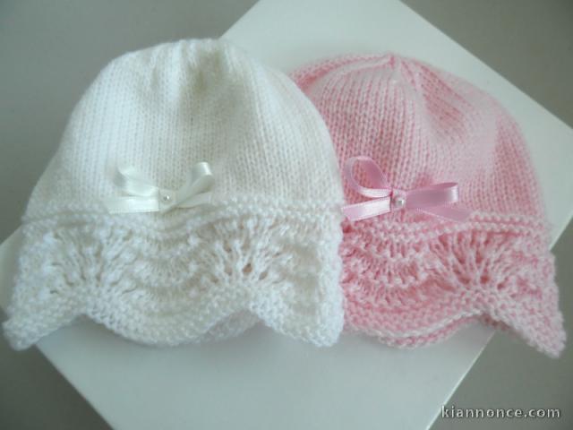 Bonnets rose et blanc bébé tricot fait main  