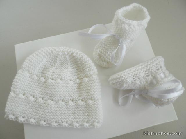 Tricot bébé bonnet et chaussons blancs laine 