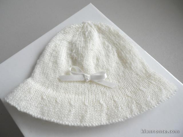 Tricot bébé chapeau fait main en laine, en layette fait main