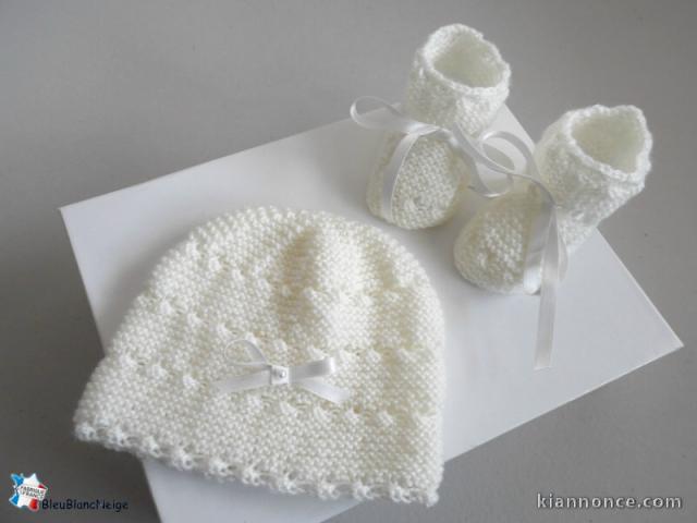 Tricot layette bb fait main, bonnet et chaussons