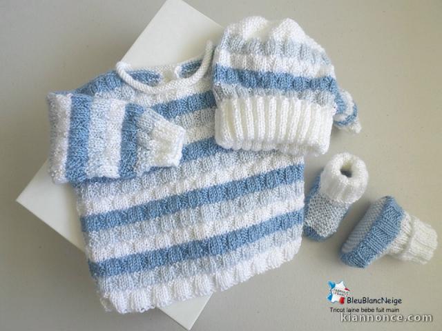 Ensemble tricot bébé, brassière, bonnet et chaussons
