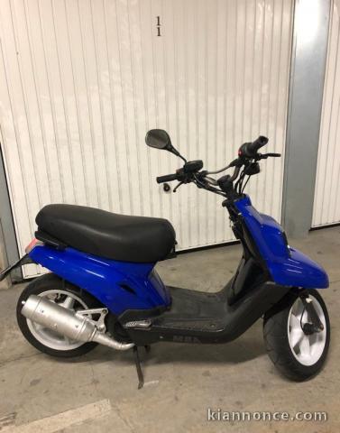  Scooter mbk en bon etat plus 2 casque CG OK