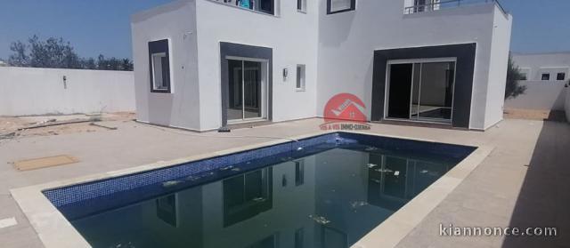 A VENDRE UNE VILLA AVEC PISCINE A TEZDAINE DJERBA