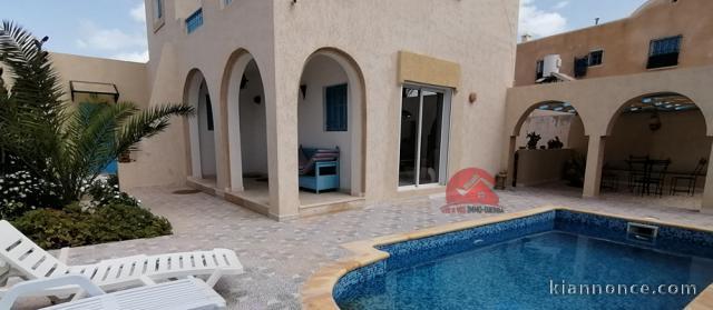 LOCATION SAISONNIÈRE D UNE VILLA AVEC PISCINE A HOUMT SOUK DJERBA