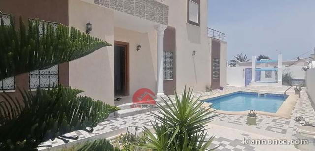 LOCATION ESTIVALE D UNE VILLA AVEC PISCINE A LA ZONE TOURISTIQUE 