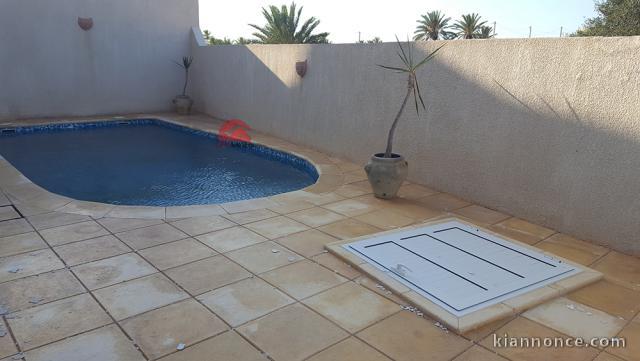 LOCATION ANNUELLE D UNE VILLA MEUBLÉE AVEC PISCINE A MIDOUN DJERB