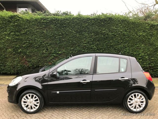 Bonjour je mets à vendre Renault Clio