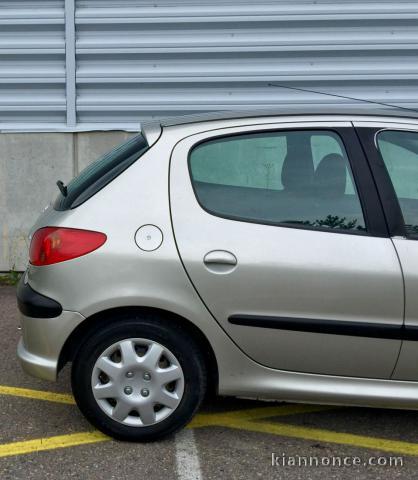 TRÈS PROPRE PEUGEOT 206 1.4 HDI