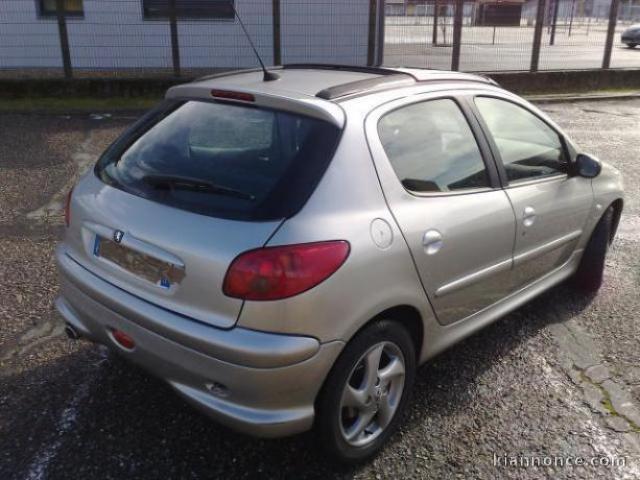 Je donne ma voiture Peugeot 206 