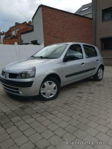 Renault Clio 1.2i 80000km année 2006