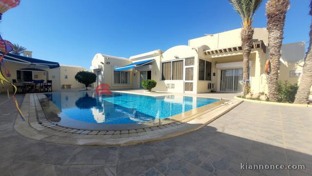 GRANDE MAISON  EN ZONE TOURISTIQUE DJERBA - RÉF V590