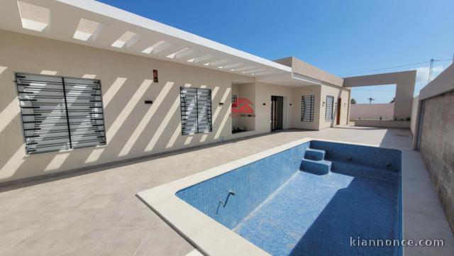VILLA DE PLAIN-PIED AVEC PISCINE À HOUMT SOUK DJERBA ZA 