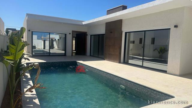 VILLA PLAIN PIED À VENDRE À MIDOUN DJERBA ZU - RÉF V711