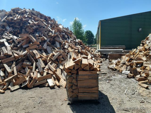 🪵 Bois de Chauffage Sec (Chêne/Charme) - Livraison Embourg & Pro