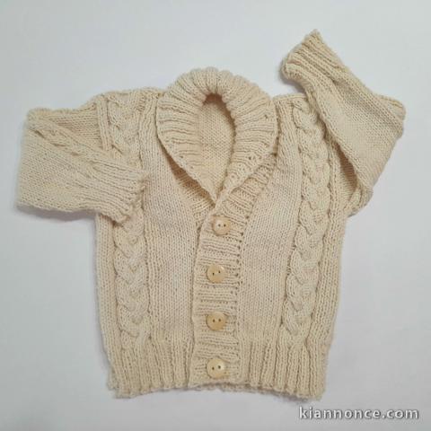 Gilet tricot bébé modèle layette tricoté main sur OPLA