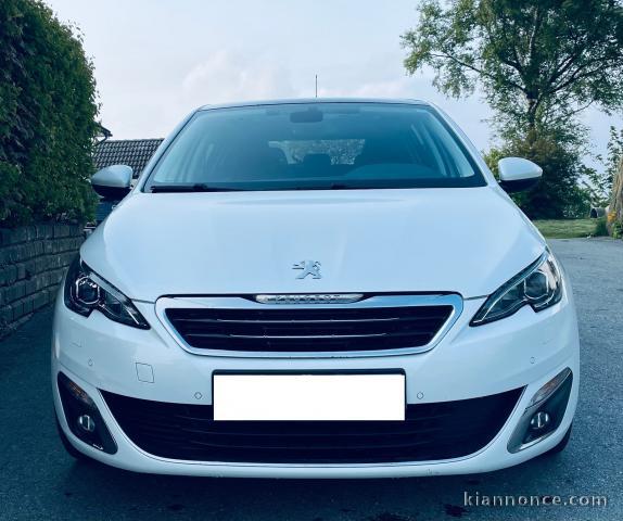 Peugeot 308 1.2-131  Année modèle: 2014